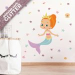 Adesivo de Sereia Infantil Menina Cabelo Ruivo Preso Glitter