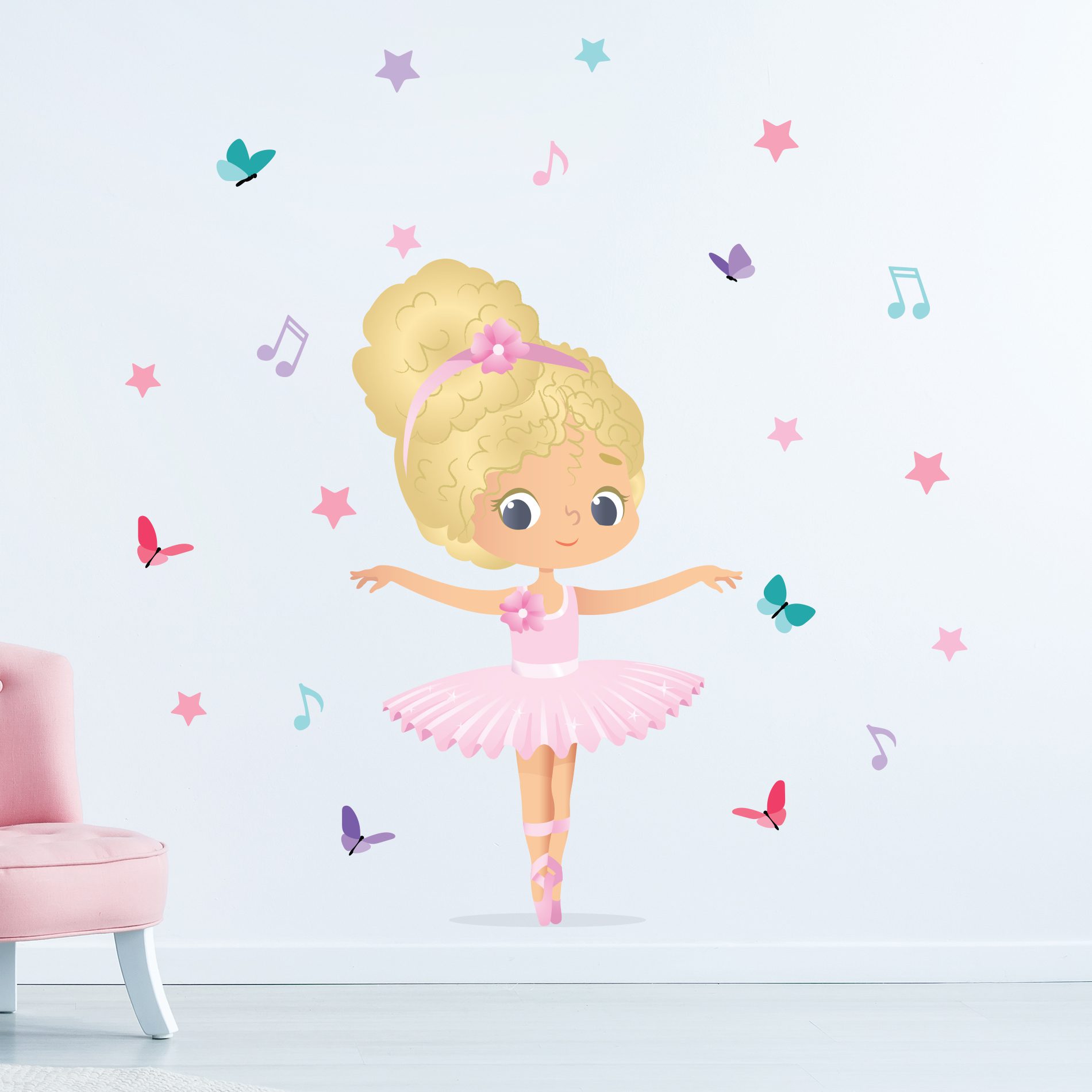Adesivo de parede menina bailarina loira cabelo cacheado