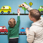 Kit Adesivo para Quarto Infantil Carros na Cidade + 2m de Ruas