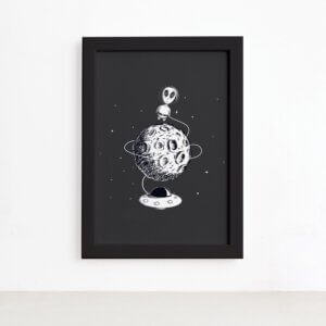 Quadro Espaço Sideral Alienígena na Lua Moldura Preta 22x32,Quadro Espaço Sideral Alienígena na Lua Moldura Preta 22x32