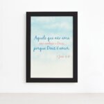 Quadro Frase Bíblica 1 São João 4:8 Moldura Preta 22x32cm
