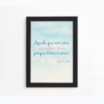 Quadro Frase Bíblica 1 São João 4:8 Moldura Preta 33x43cm