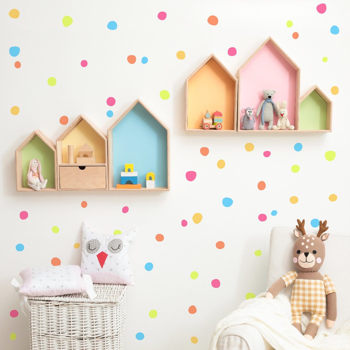 adesivo de bolinhas irregulares coloridas