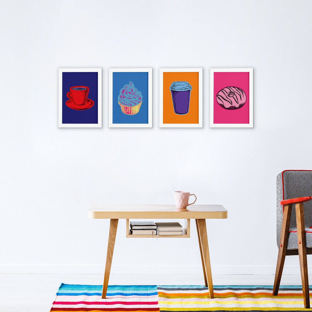 Imagem mostrando quatro quadros decorativos pop café com moldura branca pendurados na parede da cozinha.