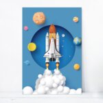 Placa Decorativa MDF Astronauta Foguete em Órbita 30x40cm