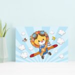 Placa Decorativa Infantil Leão Baby Piloto 30x40cm