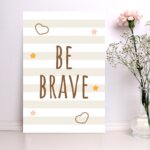 Placa Decorativa MDF Infantil Be Brave Marrom 20x30cm