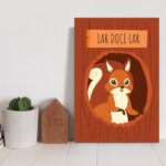 Placa Decorativa Infantil Esquilo Frase Lar Doce Lar 20x30cm