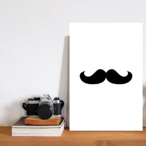Placa Decorativa MDF Frase Namorados - Bigode 30x40cm