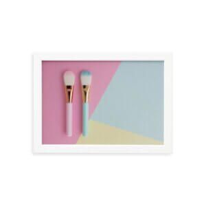 Quadro Pincel Maquiagem Candy Colors Moldura Branca 33x43cm