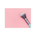 Placa Decorativa Pincel de Maquiagem Fundo Rosa 30x40cm