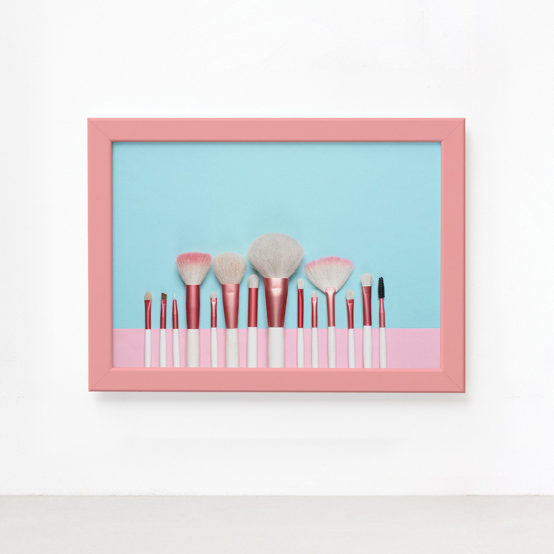 Quadro Pincéis de Maquiagem Moldura Rosa 22x32cm