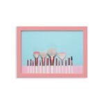 Quadro Pincéis de Maquiagem Moldura Rosa 22x32cm