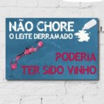 Placa Decorativa MDF Frase Vinho e Leite 30x40