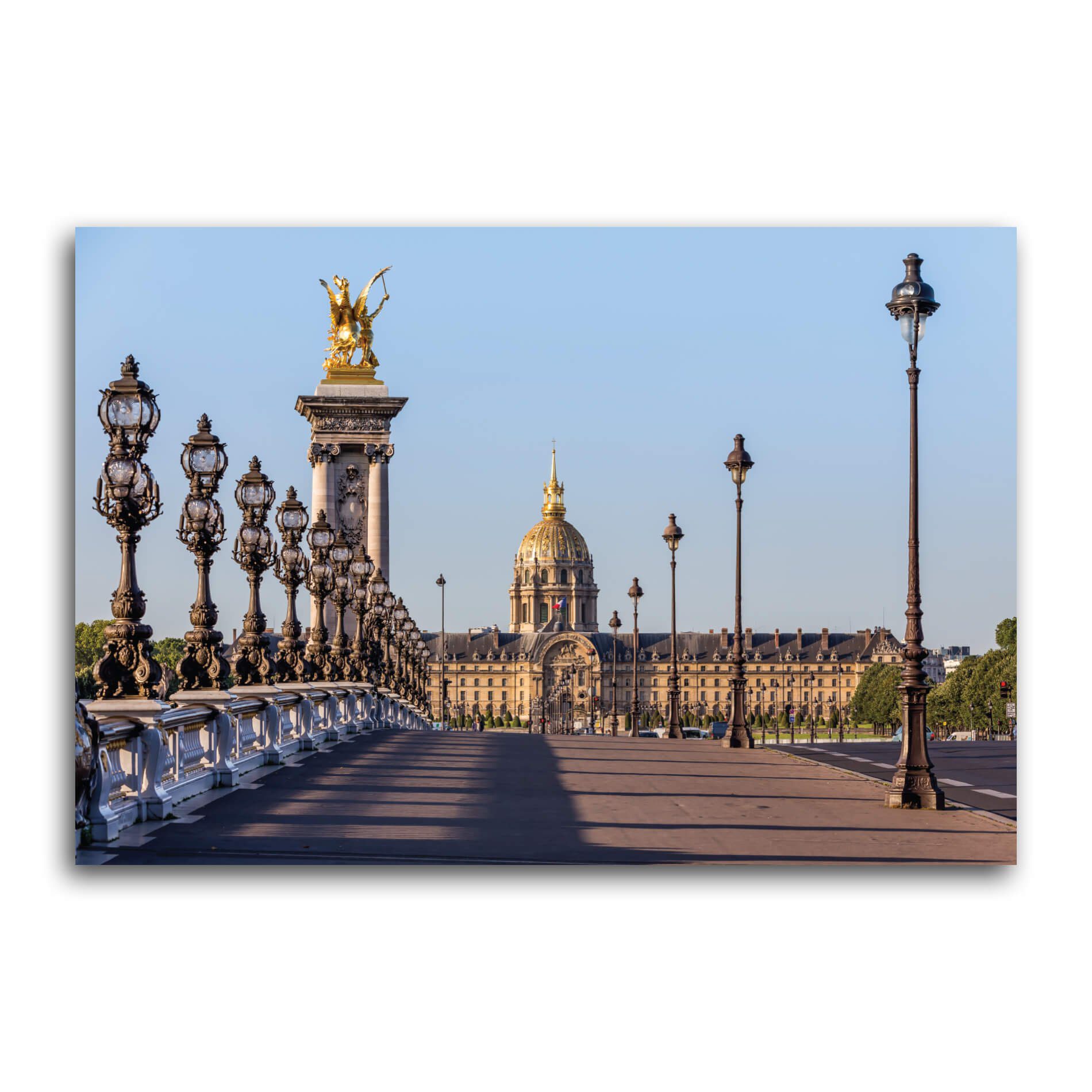 Placa decorativa retangular com fotografia da Ponte Alexandria em Paris, mostrando detalhes e dimensões do produto.