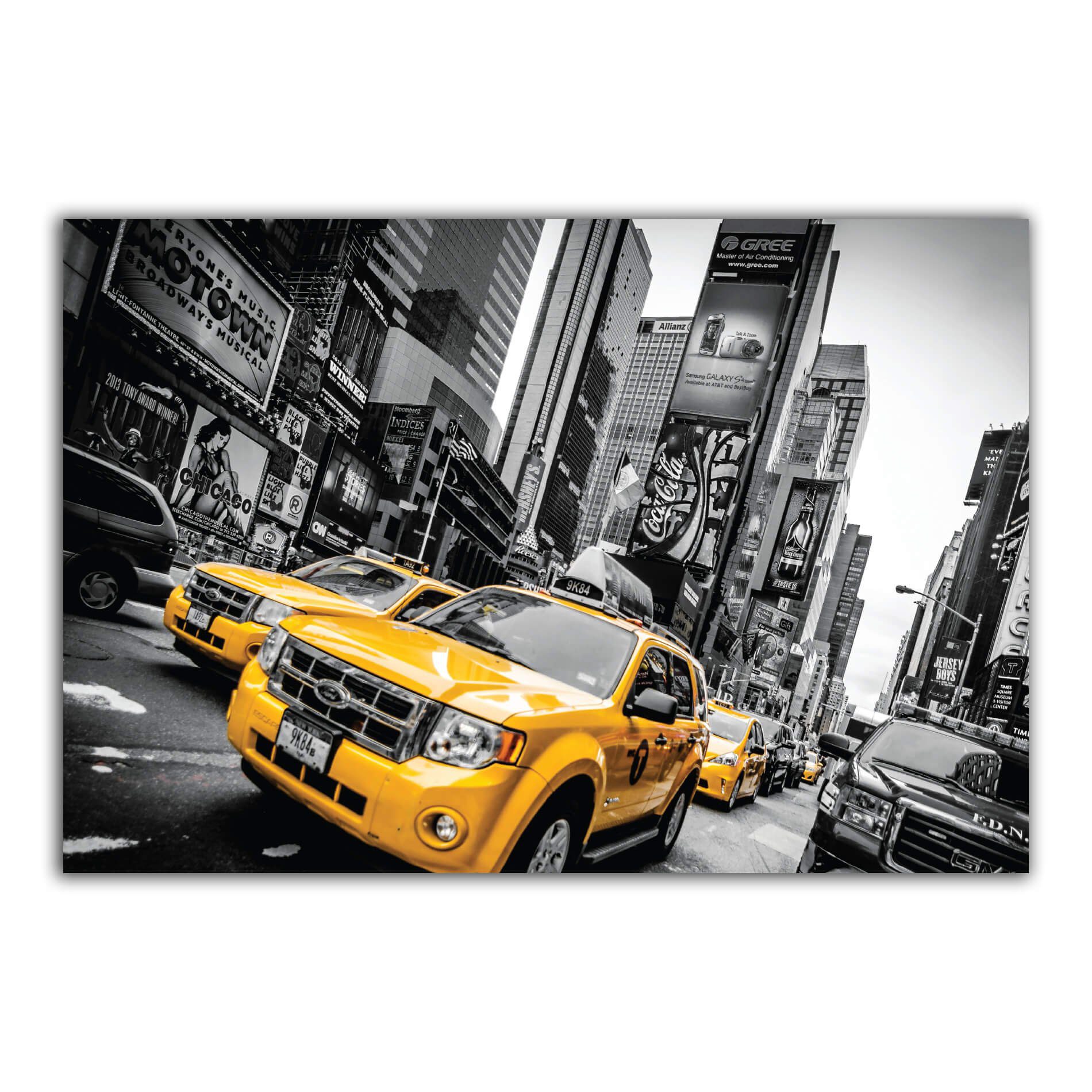 Placa decorativa MDF com cena urbana destacando táxis amarelos em contraste com fundo preto e branco, com dimensões de 30x40 cm.