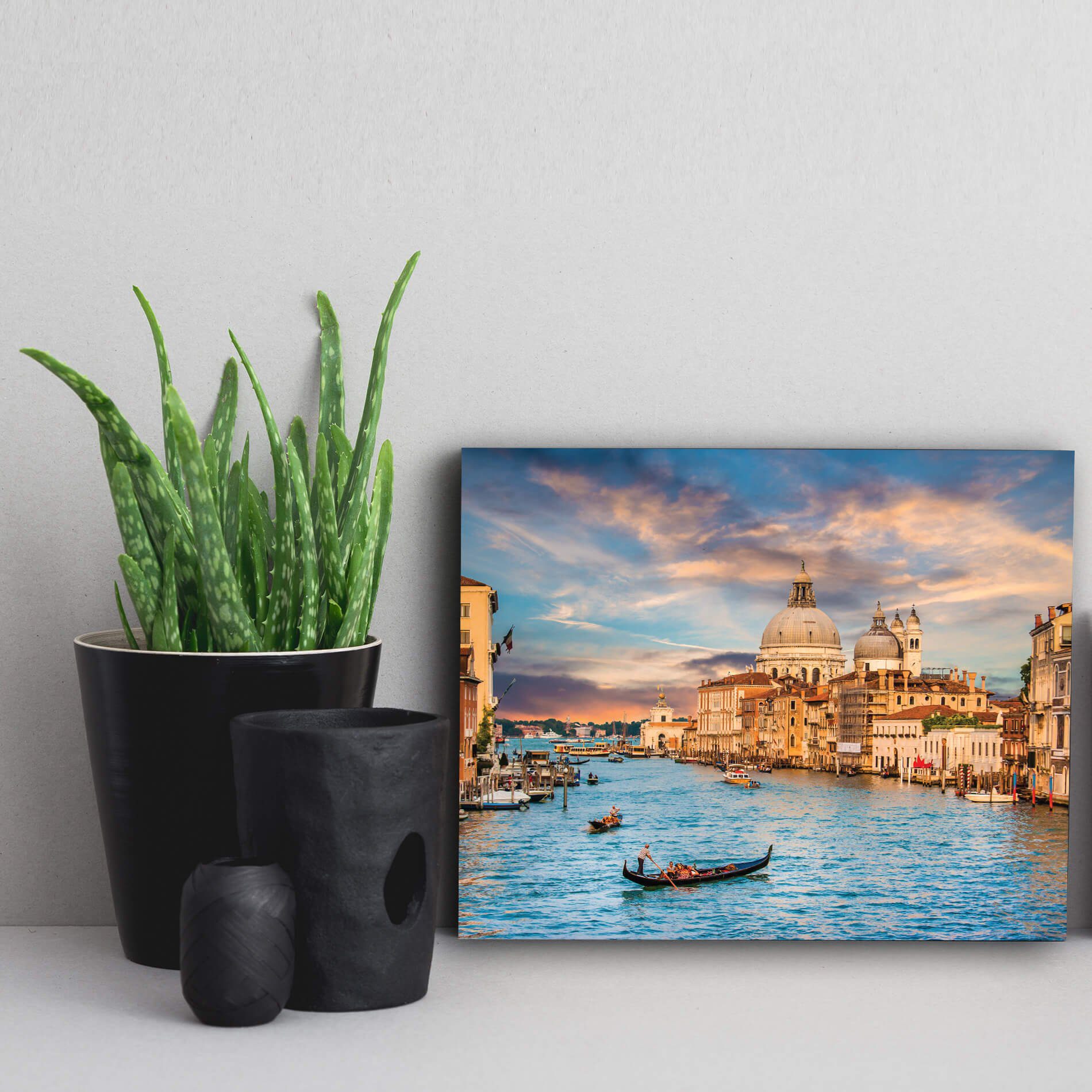 Placa decorativa retangular em MDF com imagem colorida do canal de Veneza, ideal para decoração de ambientes internos.
