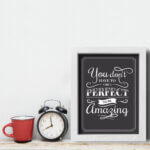 Quadro Vintage Frase Be Amazing 22x32cm Moldura Branca