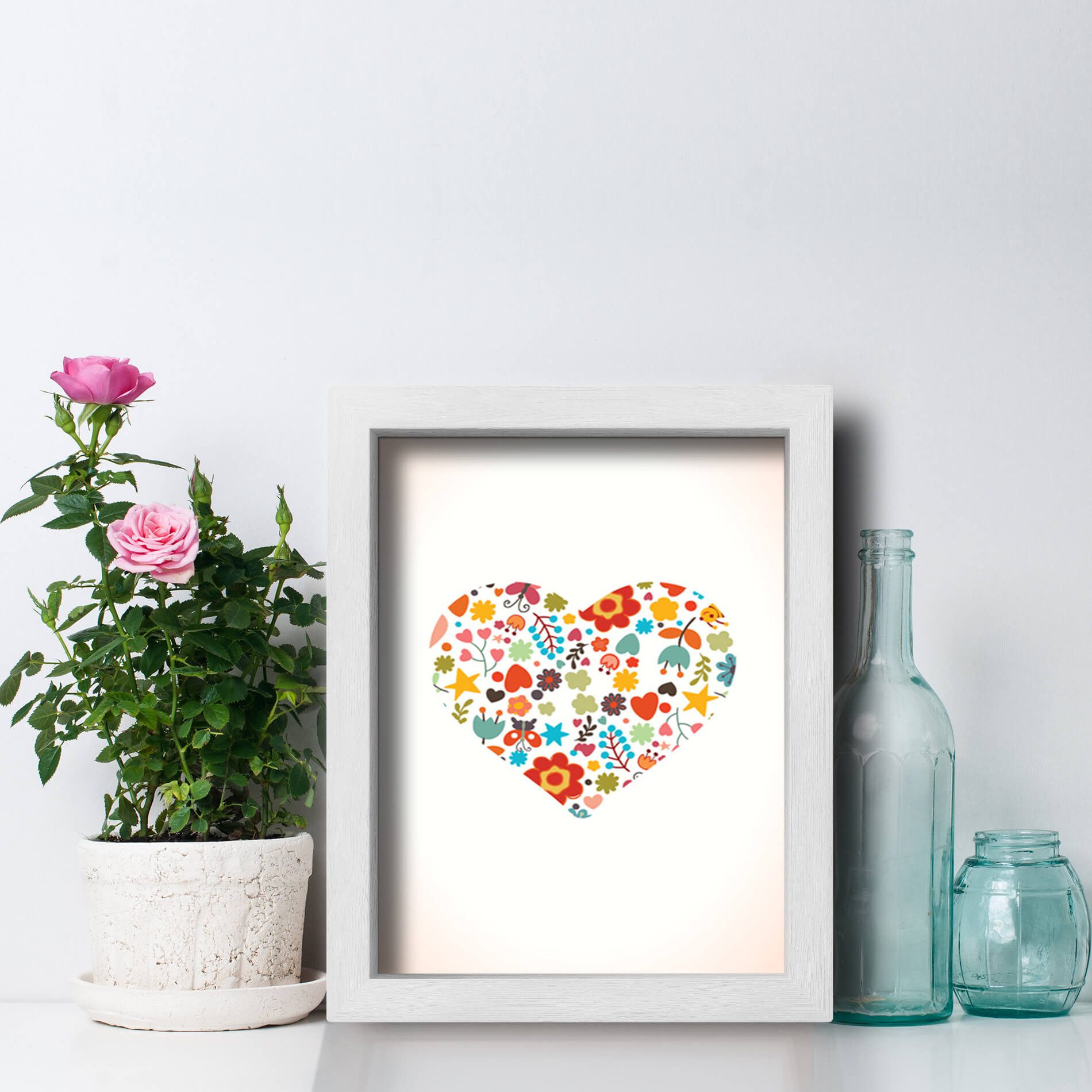 Quadro Decorativo com Moldura Coração e Flores