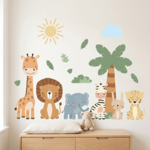 Quarto i9nfantil com adesivo de safari aplicado acima da cômoda